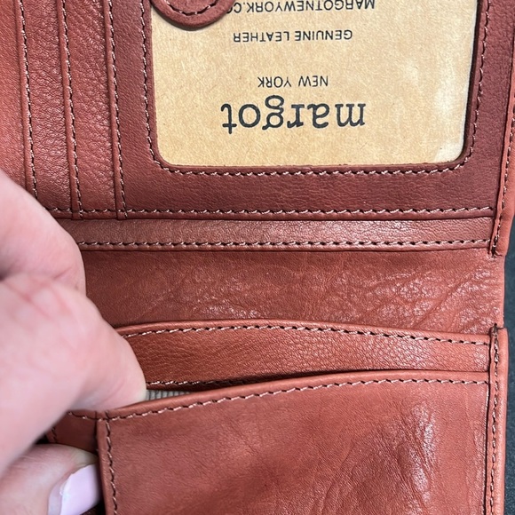 Margot New York | “Tori” Bifold Leather Wallet - Picture 10 of 14